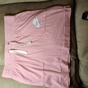 Nike woman's size medium pink skirt with pockets